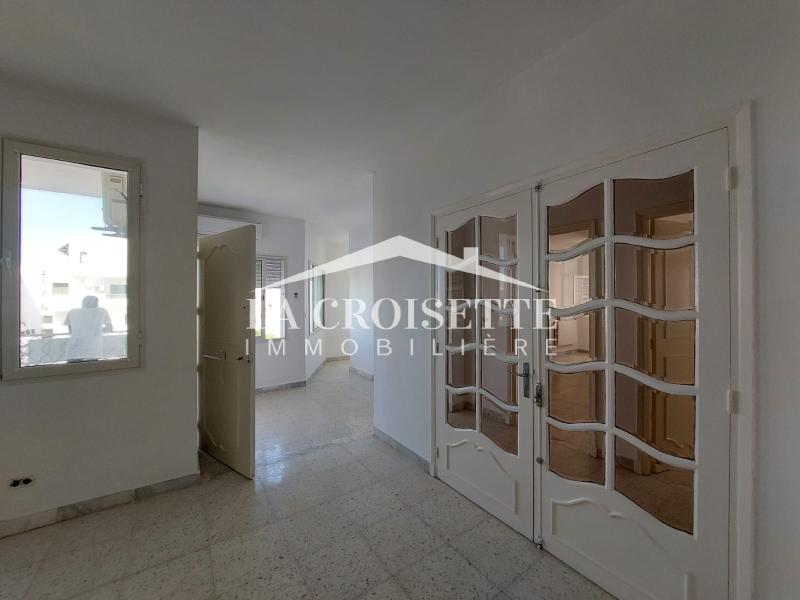Etage de villa S+3 à La Marsa